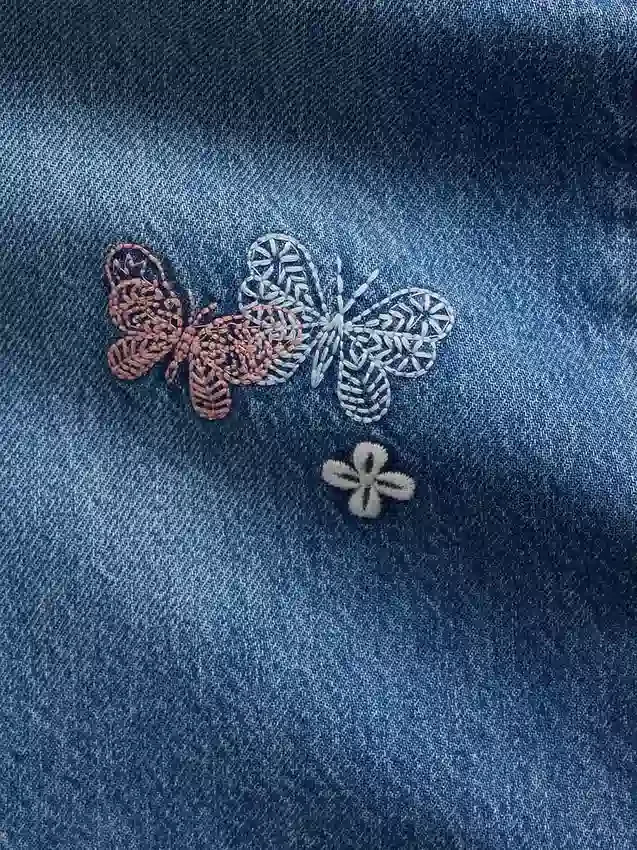 Jeans baggy brodés taille basse pour enfant