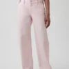 Jeans baggy rose taille basse GAP × Hfr de la collection Nicole Benefield