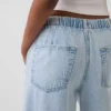 Jeans court ample taille basse style années 90