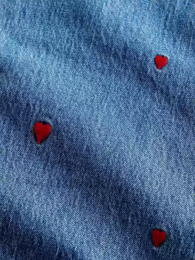 Jeans droit décontracté à taille mi-haute et broderies