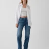 Jeans droit décontracté à taille mi-haute et ourlet fendu