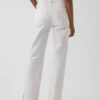 Jeans droit décontracté à taille mi-haute et ourlet fendu