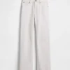 Jeans droit décontracté à taille mi-haute et ourlet fendu
