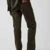 Jeans droit fuselé à taille mi-haute