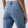 Jeans droit fuselé à taille mi-haute