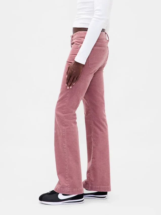 Jeans en velours côtelé taille basse, coupe longue et ajustée