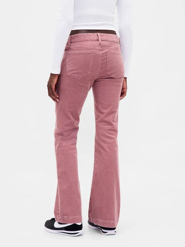 Jeans en velours côtelé taille basse, coupe longue et ajustée