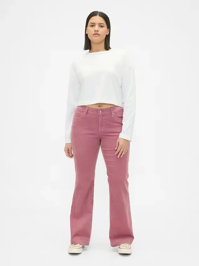 Jeans en velours côtelé taille basse, coupe longue et ajustée