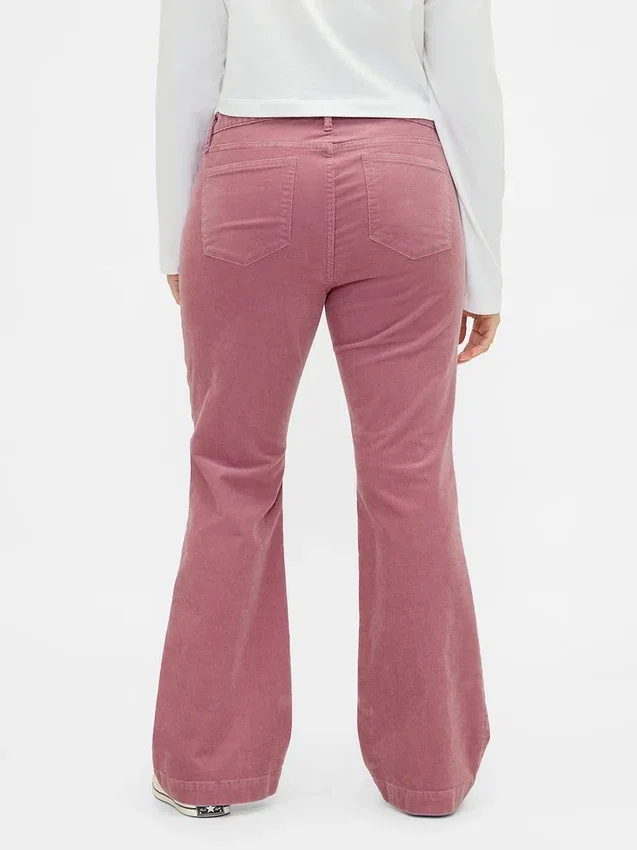 Jeans en velours côtelé taille basse, coupe longue et ajustée