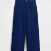Jeans GAP × Hfr à taille basse, imprimé floral et coupe très ample par Atelier Ndigo