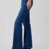 Jeans marin taille basse, long et ajusté