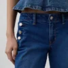 Jeans marin taille basse, long et ajusté