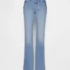 Jeans marin taille basse, long et ajusté