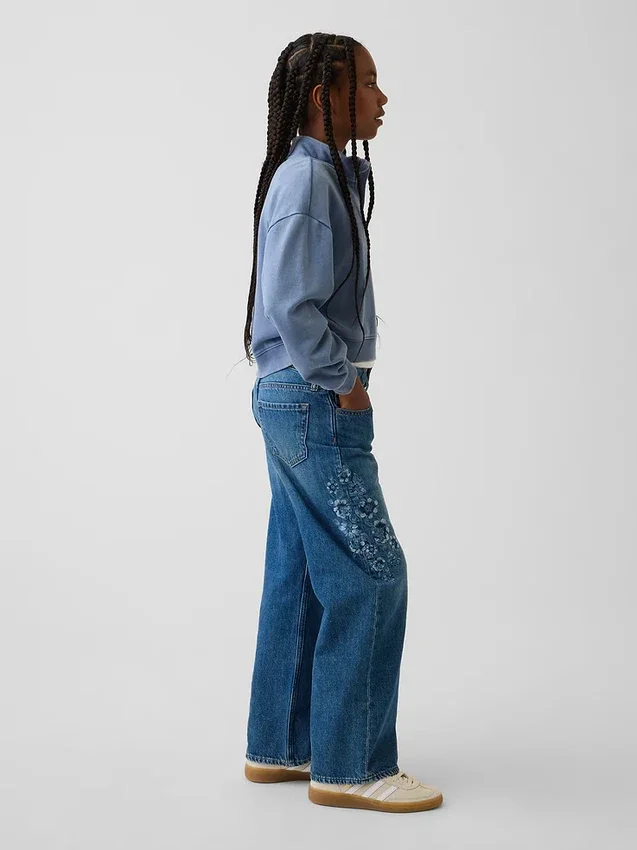 Jeans pour enfant à taille basse, coupe large et motif floral brodé