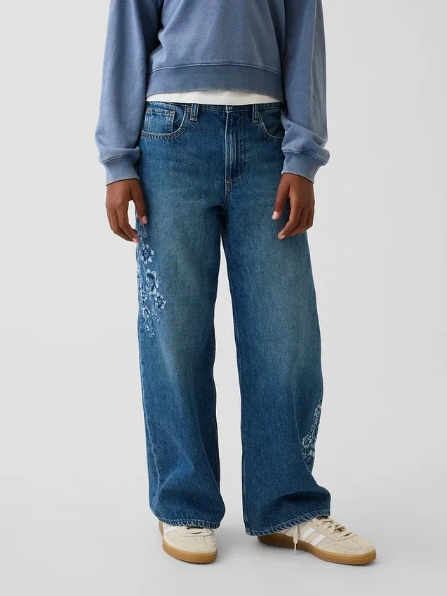 Jeans pour enfant à taille basse, coupe large et motif floral brodé