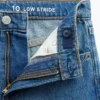 Jeans pour enfant à taille basse, coupe large et motif floral brodé