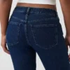 Jeans slim droit taille basse « années 90 » pour silhouettes rondes