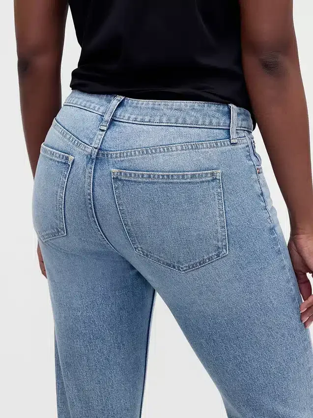 Jeans slim droit taille basse « années 90 » pour silhouettes rondes