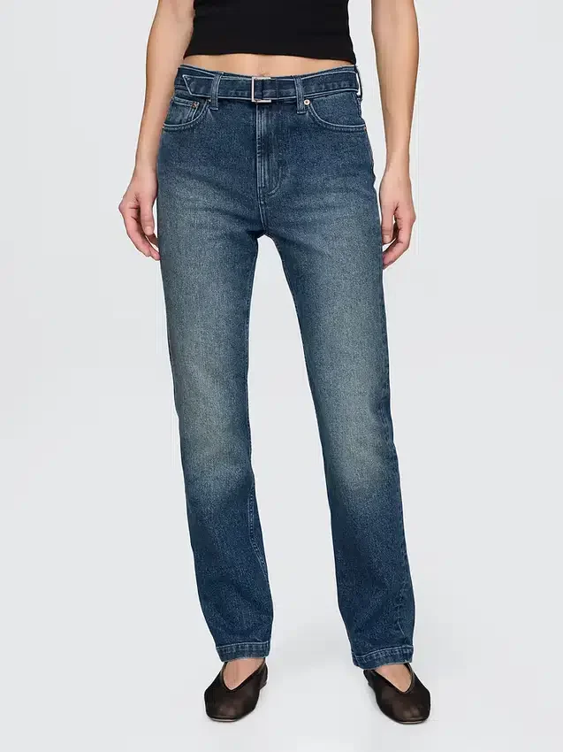 Jeans slim droit taille haute avec ceinture, style années 90