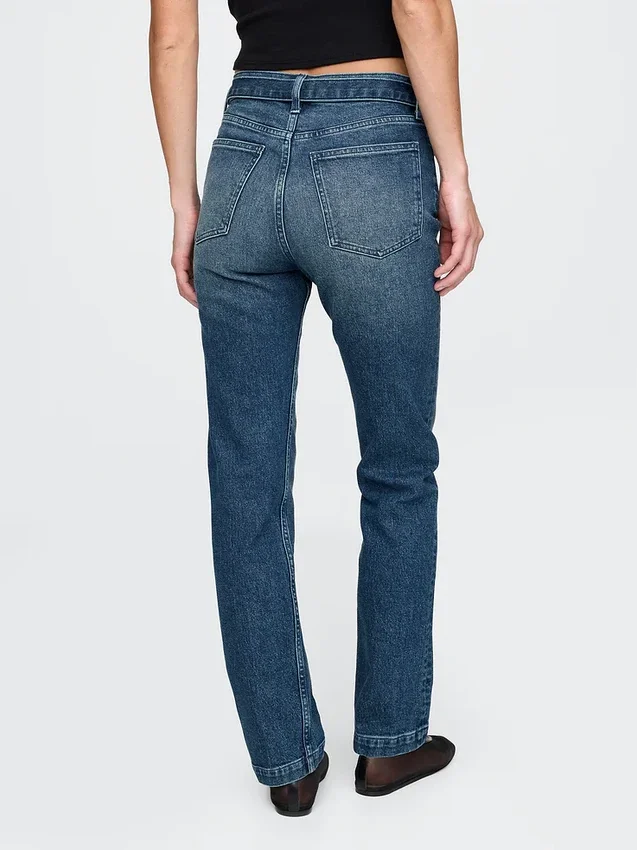 Jeans slim droit taille haute avec ceinture, style années 90