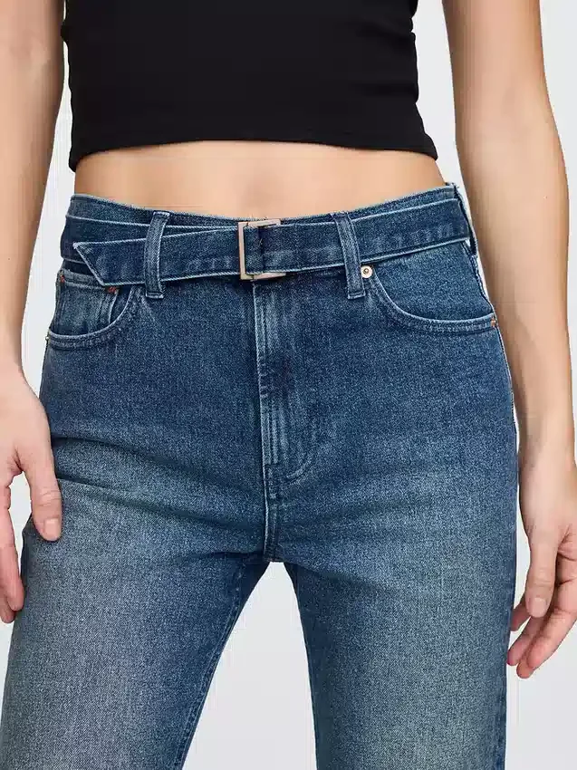 Jeans slim droit taille haute avec ceinture, style années 90
