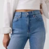 Jeans slim droit taille haute à revers style années 90