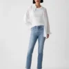 Jeans slim vintage à taille mi-haute et ourlet fendu