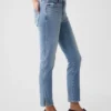 Jeans slim vintage à taille mi-haute et ourlet fendu