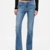 Jeans taille basse, coupe longue et ajustée, ourlet fendu