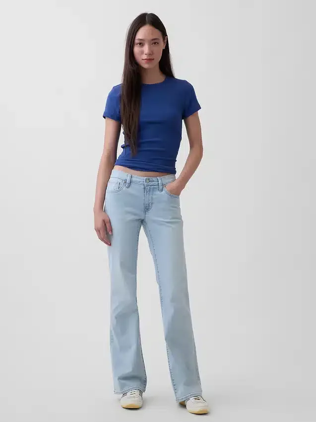 Jeans taille basse, long et ajusté
