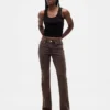 Jeans taille basse, long et ajusté