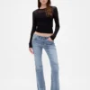 Jeans taille basse, long et ajusté