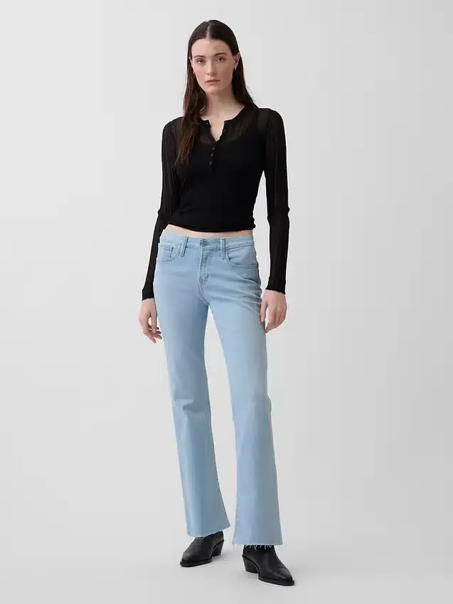 Jeans taille basse, long et ajusté
