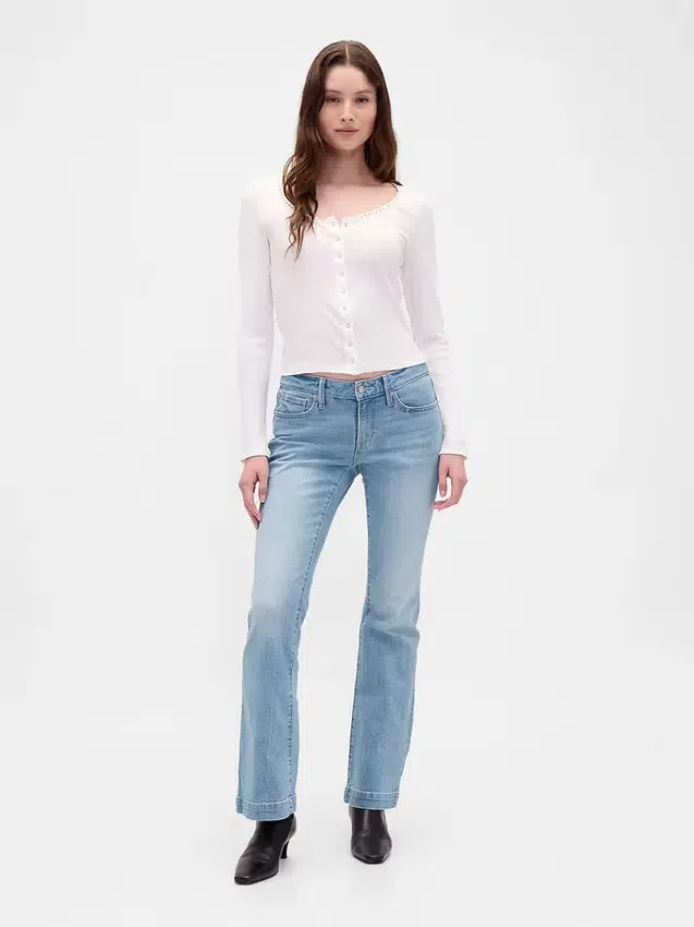 Jeans taille basse, long et ajusté