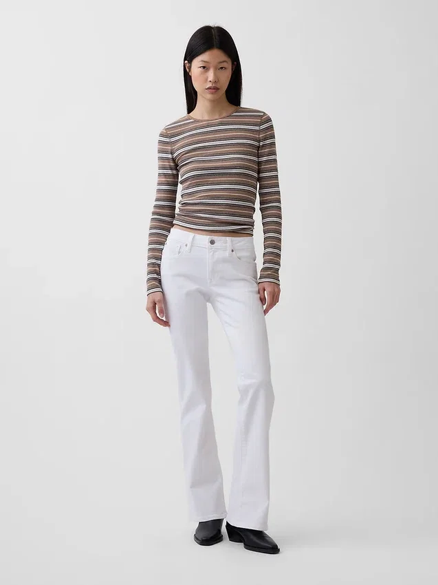 Jeans taille basse, long et ajusté