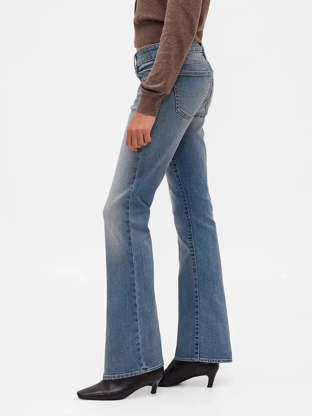 Jeans taille basse, long et ajusté