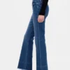 Jeans taille basse, long et ajusté