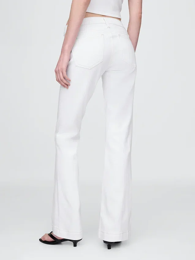 Jeans taille basse, long et ajusté