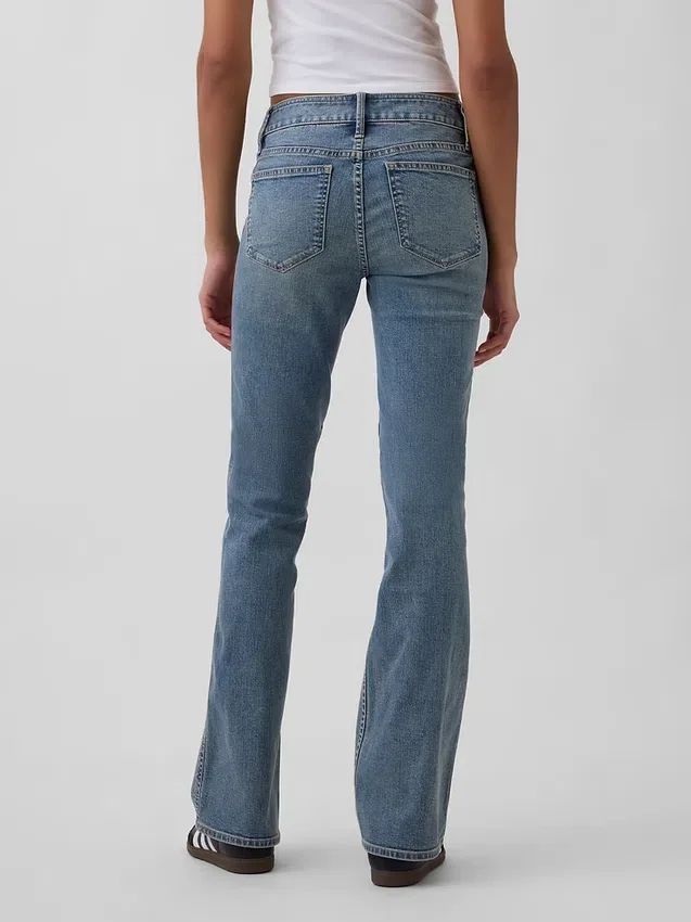 Jeans taille basse, long et ajusté