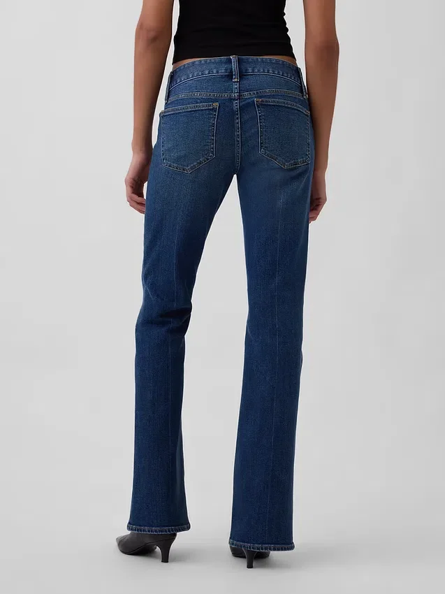 Jeans taille basse, long et ajusté