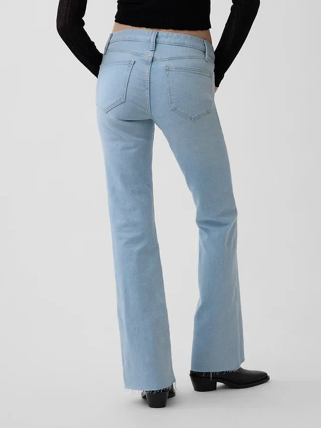 Jeans taille basse, long et ajusté