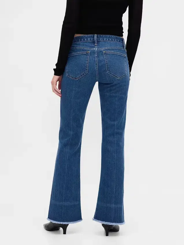Jeans taille basse, long et ajusté