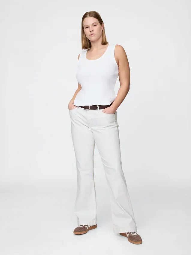 Jeans taille basse, long et ajusté