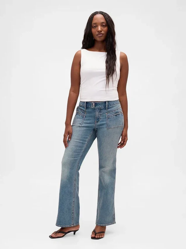 Jeans taille basse, long et ajusté