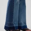 Jeans taille basse, long et ajusté