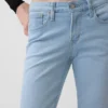 Jeans taille basse, long et ajusté