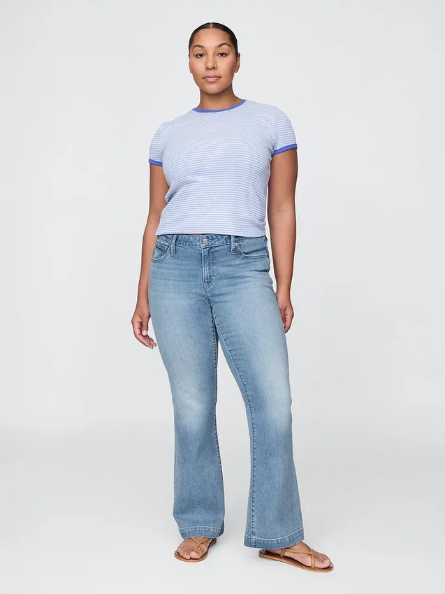 Jeans taille basse, long et ajusté