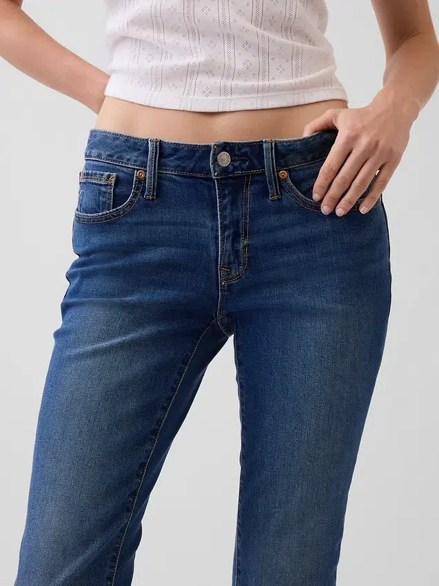Jeans taille basse, long et ajusté