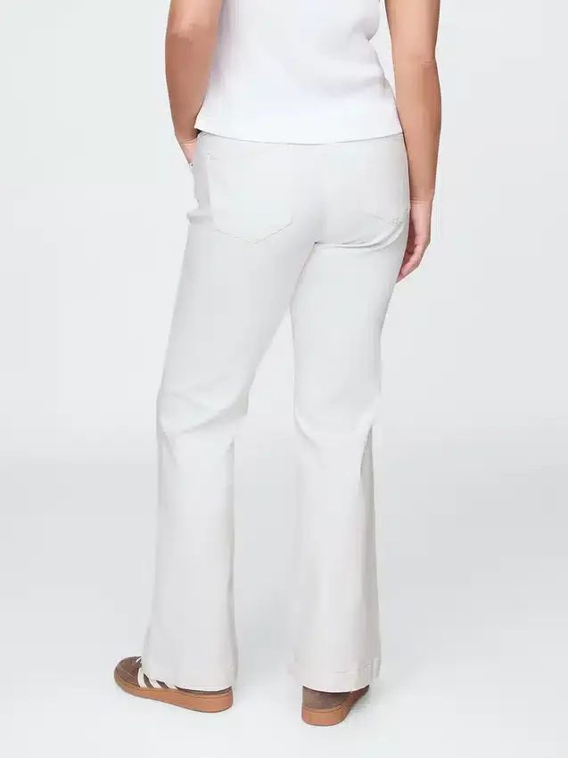 Jeans taille basse, long et ajusté
