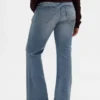 Jeans taille basse, long et ajusté